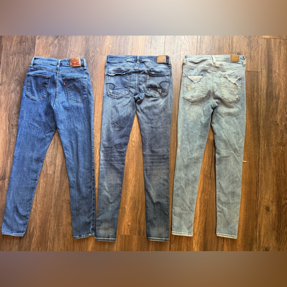 Three pair of size 6 women’s jeans. One Levi’s & two American Eagle.